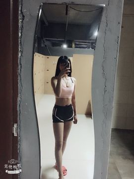 再无小七月主播照片