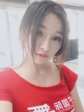 ：一一安安主播照片