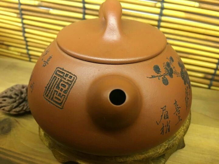 凤姐做紫砂壶自产自销的主播照片