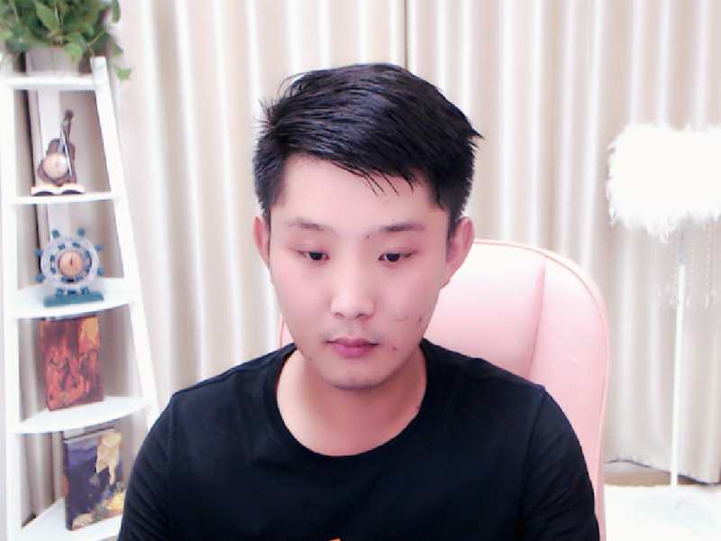 『阿偉』，求關注的主播海報