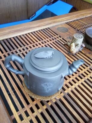凤姐做紫砂壶自产自销的主播照片