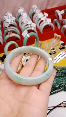 爱绿翡翠珠宝客服主播照片