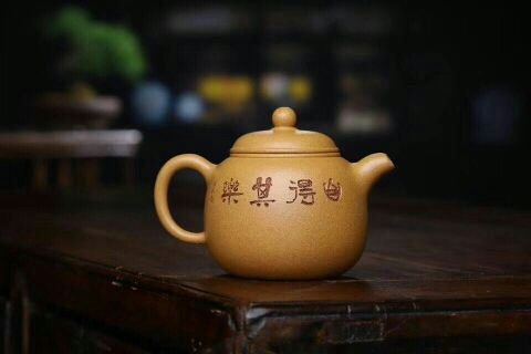 凤姐做紫砂壶自产自销的主播照片