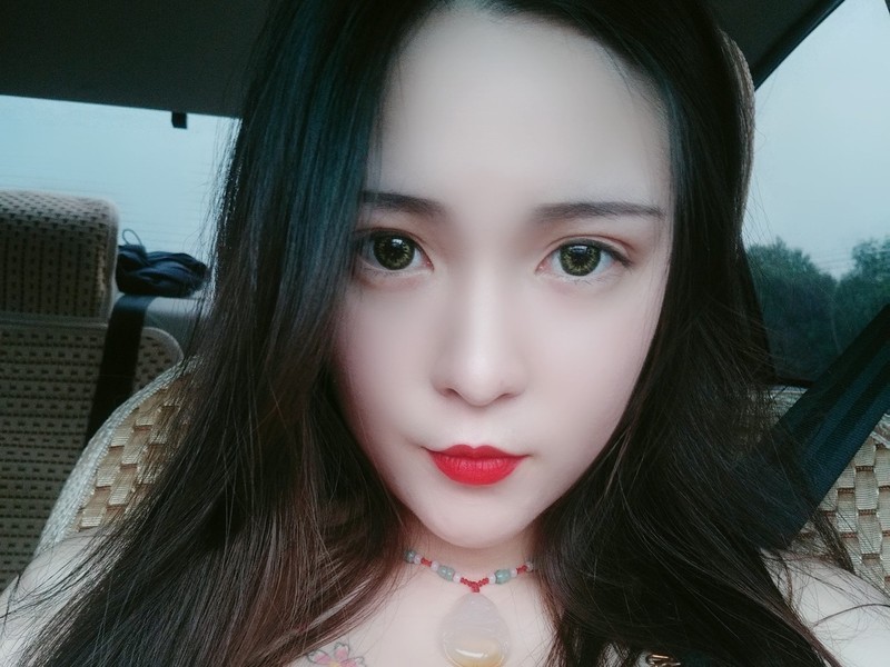 芊芊305的主播海报