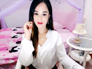 唇红齿白，青丝玉面的主播照片