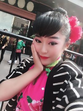 优雅的歌声主播照片