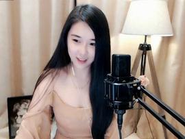降临的神主播照片