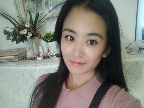 Anna咔咔🐬海报