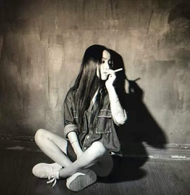 甜甜求升5砖主播照片