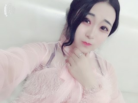万里雪飘t1主播照片