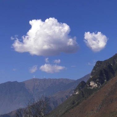 凉山彝妹的图片