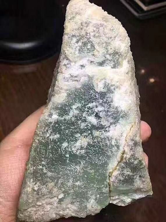 翡翠原石小白龍的主播照片