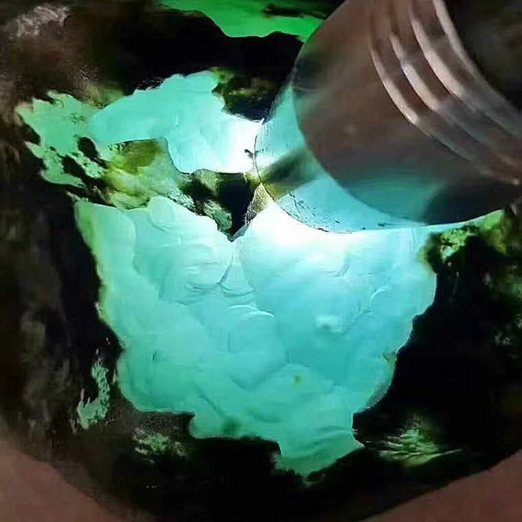翡翠原石小白龍的主播照片