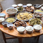 云是黄的海报