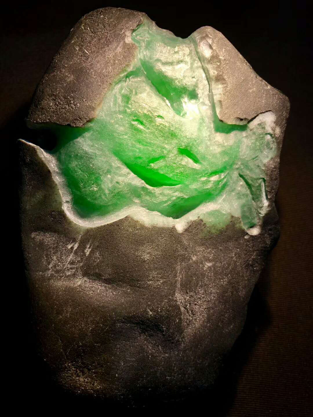 缅甸初见的主播照片