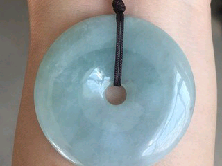 会躲躲藏藏的主播照片