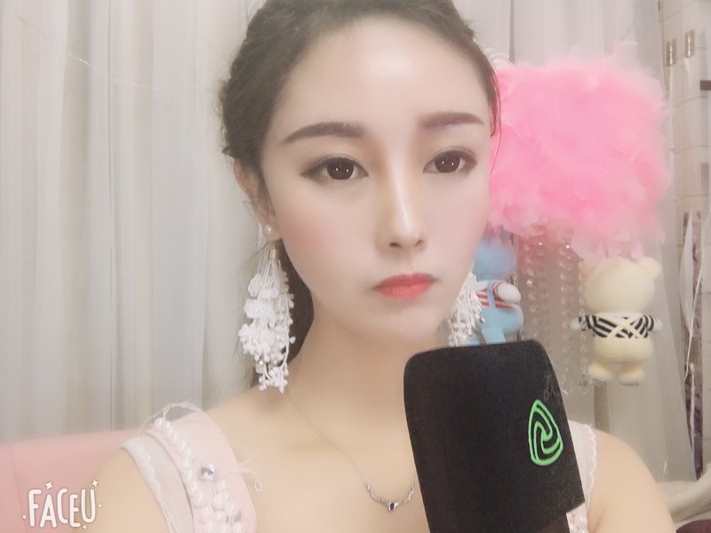 甜馨求升级的主播海报