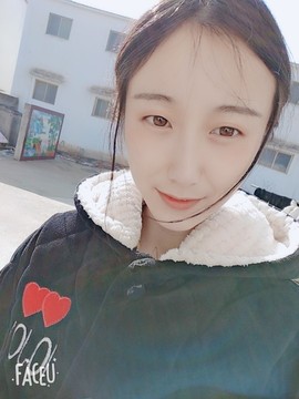 尤梨ღ不定时直播主播照片