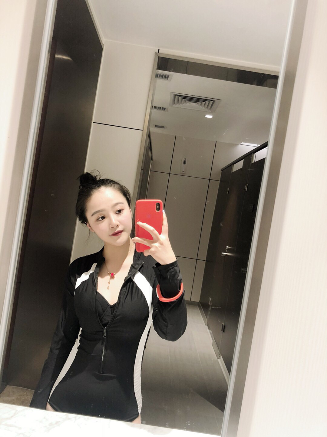 草莓开始自闭的主播照片