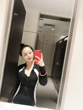 草莓开始自闭主播照片