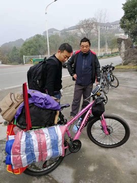 鄂E华哥爱上钓鱼主播照片