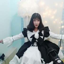 萝莉💞鑫儿主播照片