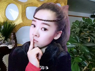 100~鸿夹魏一主播照片