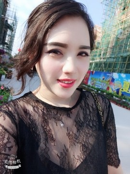 女王山东不定时播主播照片