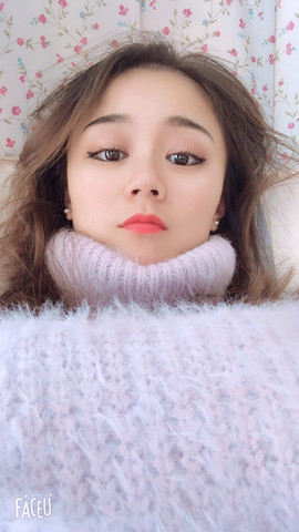 小小花z主播照片