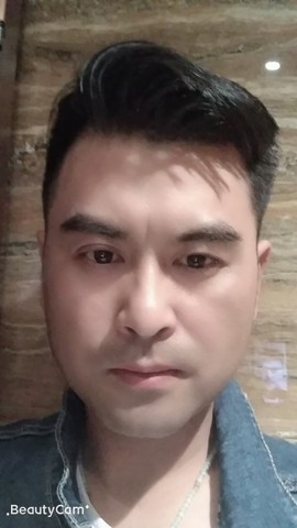 白寸衫丶格子梦主播照片