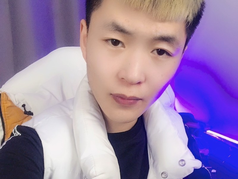 憨憨怼怼的主播海报
