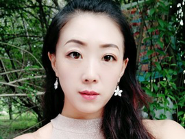 戏院的小花脸主播照片
