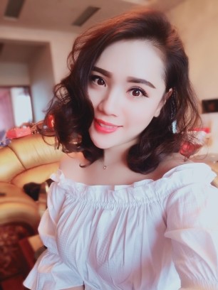 女王山東不定時(shí)播的主播照片