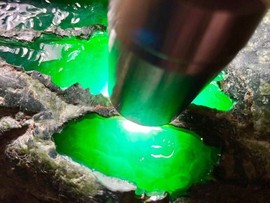 翡翠原石仙玉珠宝主播照片