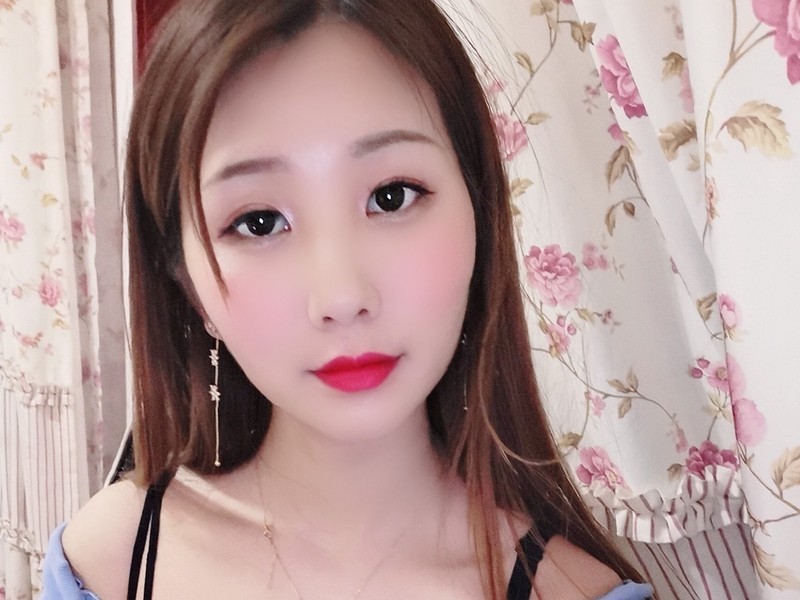 小酒窝small的主播海报