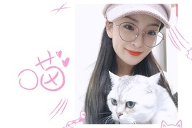 打瞌睡的扇子主播照片
