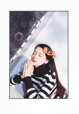 打瞌睡的扇子主播照片