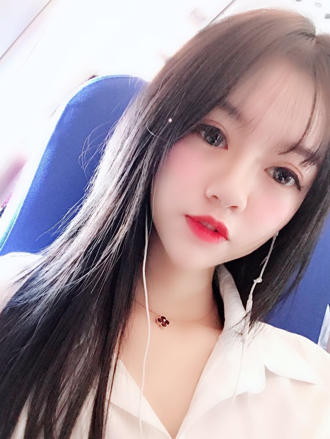 #大风暴的主播照片