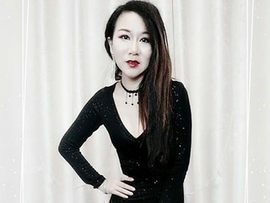 站在地球上看月亮主播照片