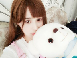 站在地球上看月亮主播照片