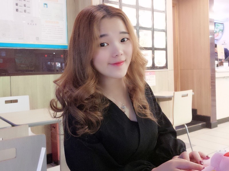 莹莹吖、的主播海报