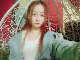 恋上香肩小斗鱼主播照片