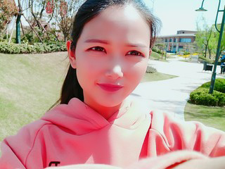 ；手捧阳光主播照片
