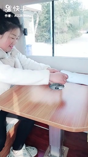 尼侦餐车