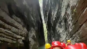 湖北恩施鹤峰县一线天