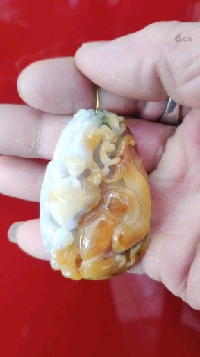 和田玉吊坠
