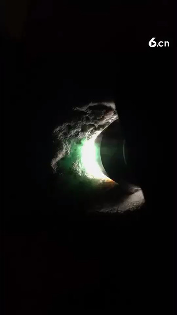 摸摸亮冰飘色