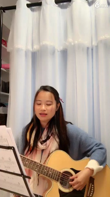 ，