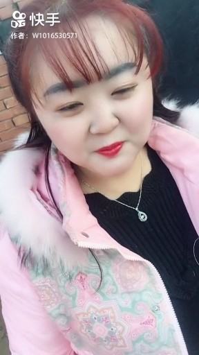 只见小桥头