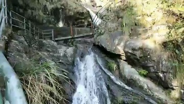 山泉